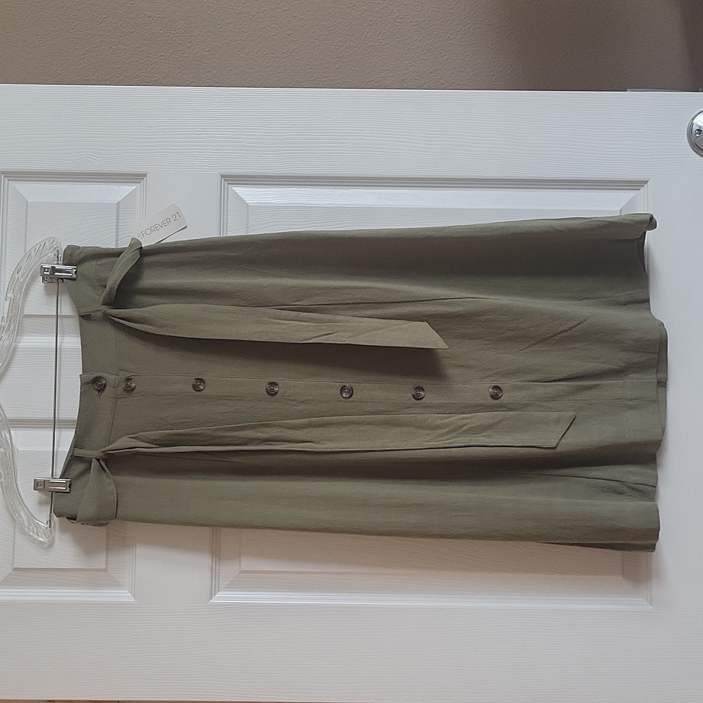 Nwt green skirt